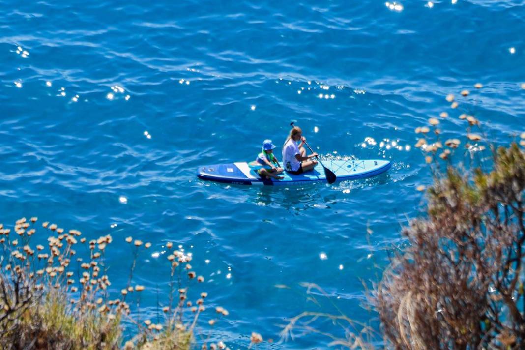 Denize giren terleyerek çıkıyor! O ilde deniz suyu 28 dereceye kadar çıktı, yerli ve yabancı turistler oraya akın ediyor 11